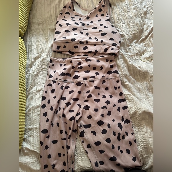 Cheetah print work out set - Picture 2 of 2